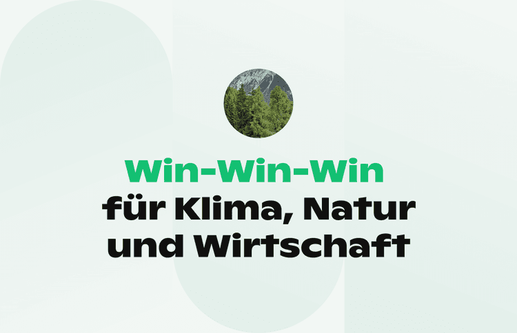 Ein Bild eines Waldes und ein Text "Win win win für Klima, Natur und Wirtschaft"